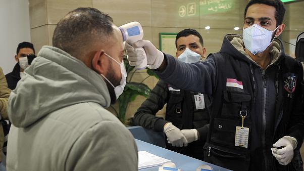 Egypt: Medical Workers Receive Pay Rise, Central Bank Limits Transactions